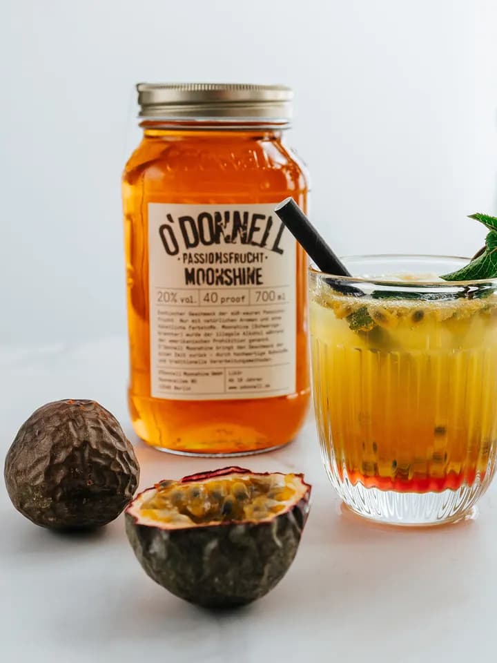 Tropischer Cocktail im Glas